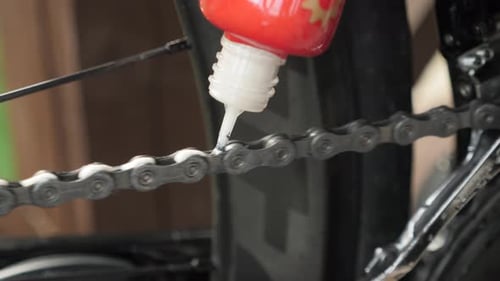 Lubrificação da corrente de bicicleta. Lubrificação de correntes