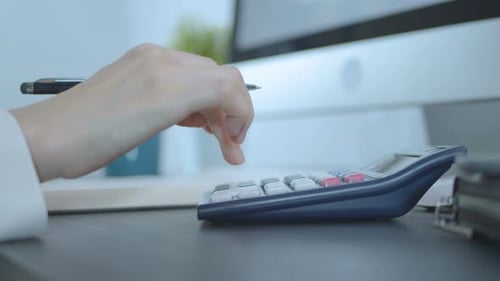 Finanzbeauftragter arbeitet