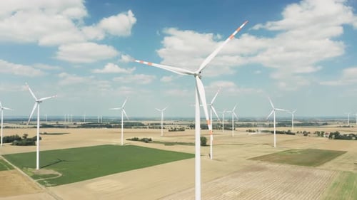 Windturbinen, die umweltfreundlichen erneuerbaren Strom erzeugen.
