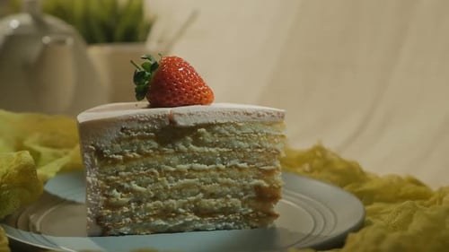 Slice Delicious Biscuit Strawberry Dessert Gray Plate Rotates Next To Green Cloth