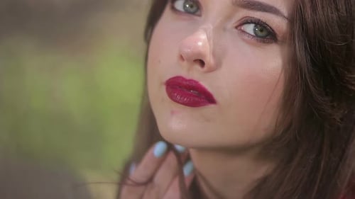 Close up of glamorous woman with green eyes