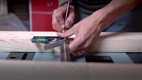 WOODWORKING - MARKING BOARD WITH COMBINATION SQUARE