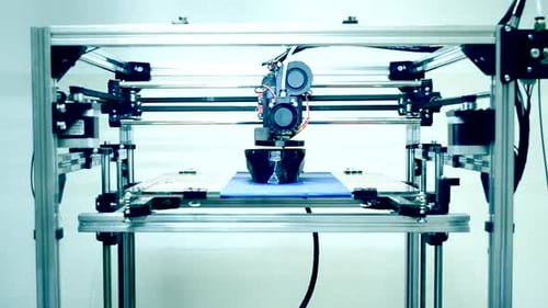 Impressora 3D moderna imprimindo um objeto do Hot Melten