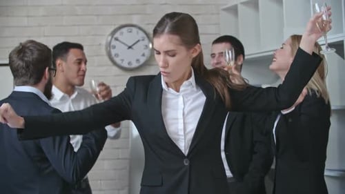 Dançando no escritório