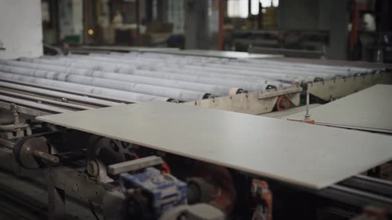 Завод по производству керамической плитки и керамогранита, Стоковые ...