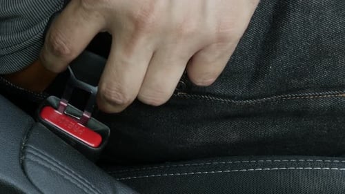 Boucle de ceinture de sécurité classique à 3 points côté conducteur (vidéo 4K)