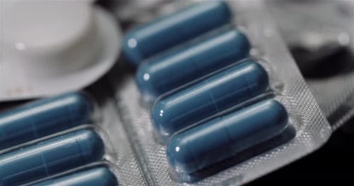 Medizinische Tabletten und Pillen, Pharmazeutische Industrie Gesundheitswesen Medikamente Kapseln rotierend