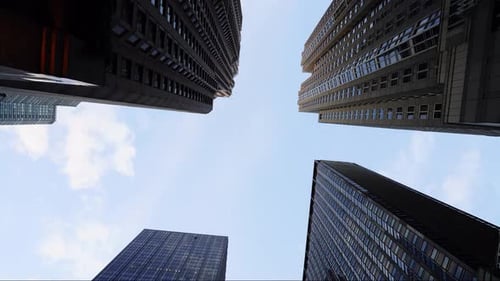 Ciel en mouvement Timelapse lors d'une journée ensoleillée dans les rues de Manhattan, New York, États-Unis