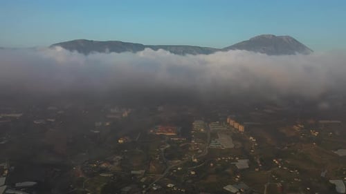 Videografía aérea de Clouds Over the City
