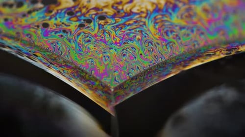 Die
Makroaufnahme einer Seifenblase erzeugt einen farbenfrohen und psychedelischen Hintergrund. Farben des Regenbogens