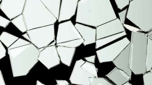 Glas zerbricht und zerbricht in Zeitlupe.
Alpha