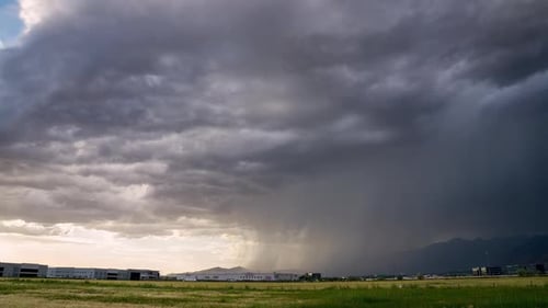 Timelapse de la tormenta que se mueve por el valle de Utah durante el monzón de verano