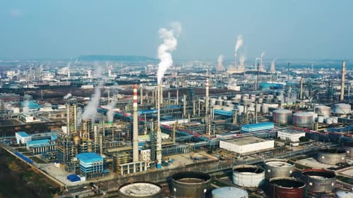 Vue aérienne de la raffinerie de pétrole