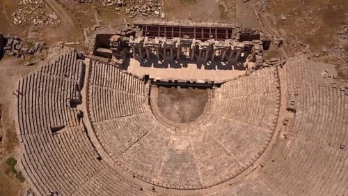 Luftaufnahme der antiken Stadt des Pamukkale Hierapolis Theaters in Pamukkale.