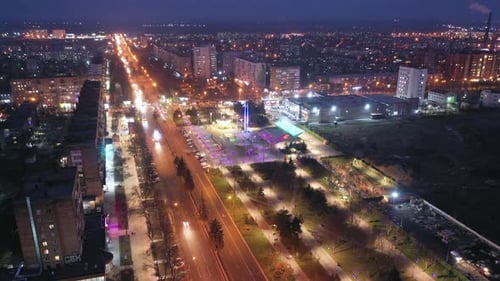 Arial View Shot Weihnachtsbaum Festliche Lichter Fair Market aufgenommen in der Winternacht