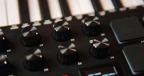 Modernes Synthesizer-Instrument und Workstation