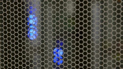 Lichter blinken auf Servern