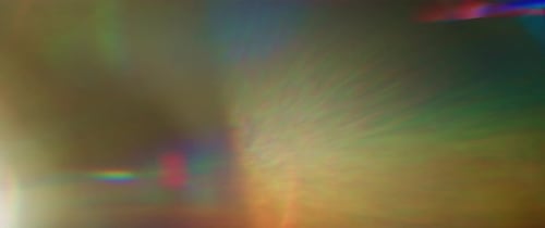 Lentilles anamorphiques naturelles et lumières en mouvement et faisceau