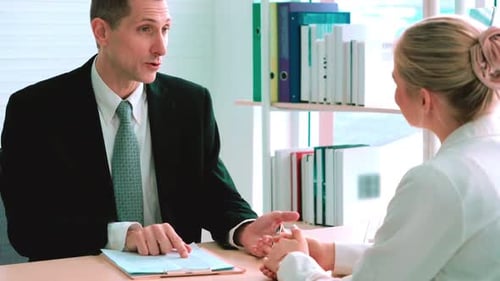 Arbeitssuchender im Vorstellungsgespräch mit dem Manager