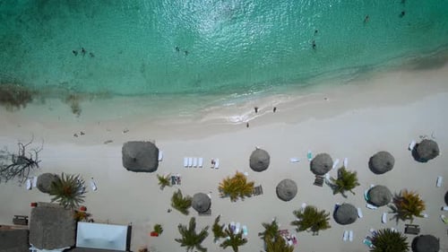 Playa Cas Abou en la isla caribeña de Curazao Playa Cas Abou en Curazao Caribe Tropical White