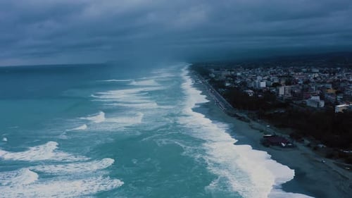 Ocean waves splash