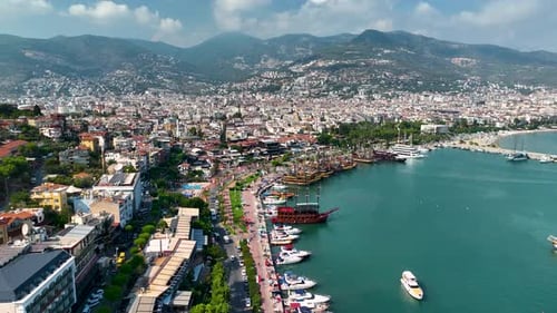 Buntes Panorama über die Stadt Luftaufnahme 4 K Alanya Türkei