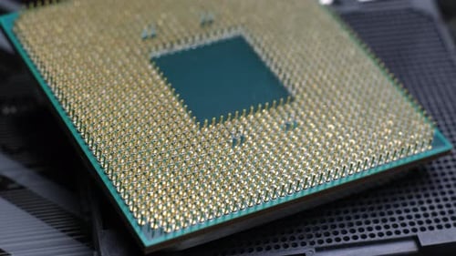 Puce
d'ordinateur CPU. Processeur sur prise sur la carte mère. Technologies, électronique nanomètres