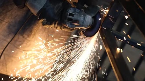 Arbeiter in der Metallindustrie in der Fabrik