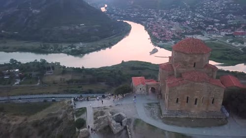 Mtskheta é uma cidade na província de Mtskheta-Mtianeti, na Geórgia. Uma das cidades mais antigas da Geórgia,