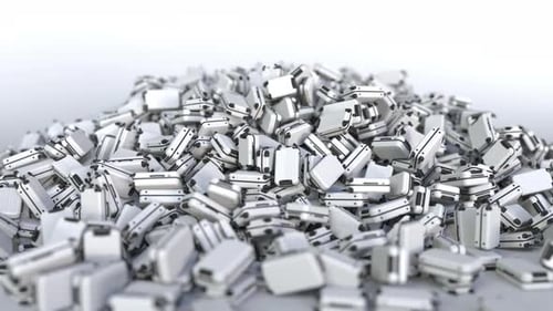 Pilha de malas brancas