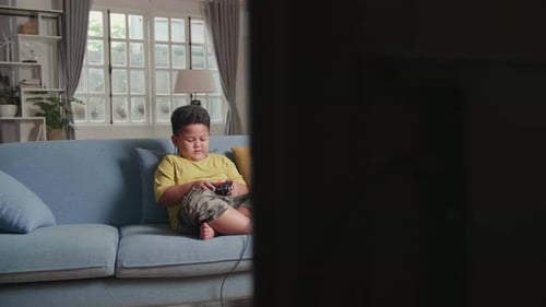 Jeune joueur asiatique secouant la tête, geste impossible