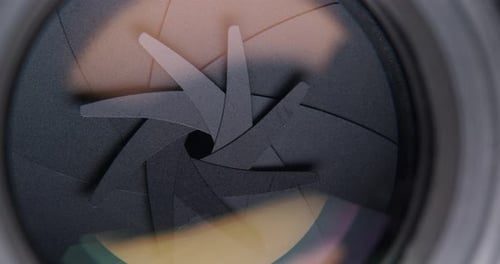 Adjusting aperture on camera lens