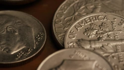Rotierendes Stock-Bildmaterial von amerikanischen Geldmünzen