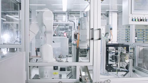 Machines robotisées avancées fabriquant des pièces sur une chaîne de montage automatisée