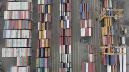Hafen mit Fracht
