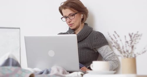 Young woman works online using a laptop.