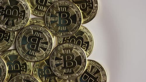 Rotierende Aufnahme von Bitcoins (digitale Kryptowährung) - BITCOIN 0287