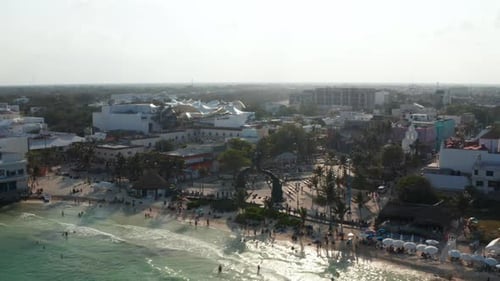 Sculpture du portail maya dans le parc Los Fundadores à Playa Del Carmen, Mexique