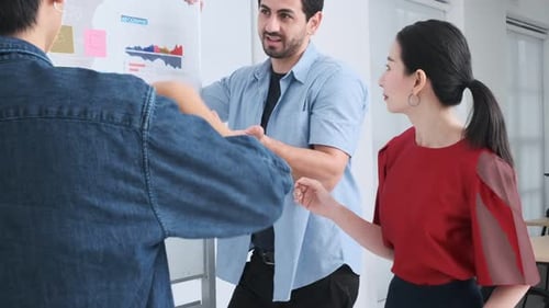 reative agency business brain storm meeting presentation Team discussing