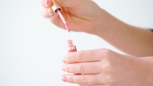 Hands Opening Pink Lip Gloss Applicator
