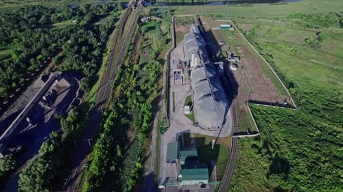 Landwirtschaftliches Silo zur Lagerung und Trocknung von Getreidekulturen