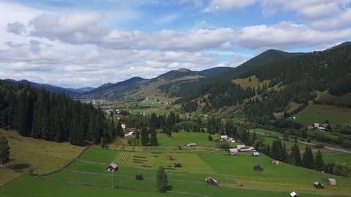 Ciocanesti Village In Bucovina, Rumänien, Luftaufnahme