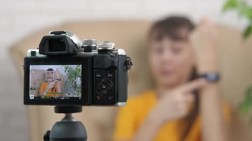 Blogger with Smart Watch