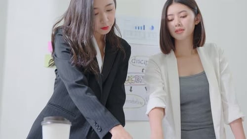 creative agency business brain storm meeting presentation Team discussing