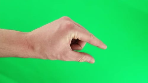 Ensemble de gestes réalisés par les mains et les doigts masculins pour gérer l'écran tactile sur fond vert