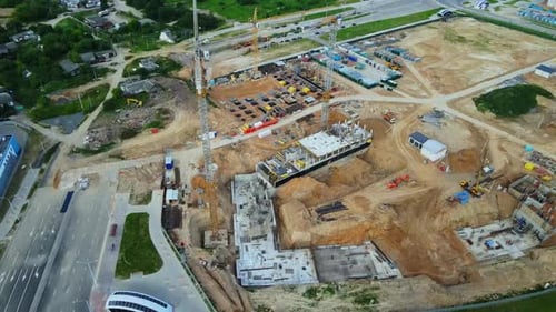 Fotografía aérea del sitio de construcción. Inicio de la construcción de una manzana moderna