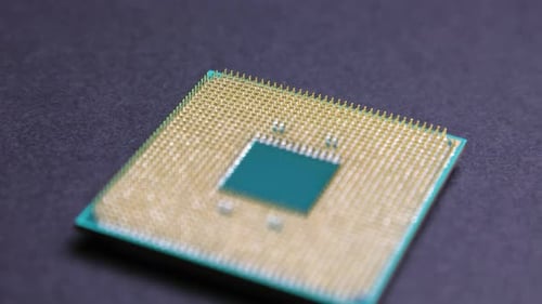 Puce
d'ordinateur CPU. Processeur sur prise sur la carte mère. Technologies, électronique nanomètres