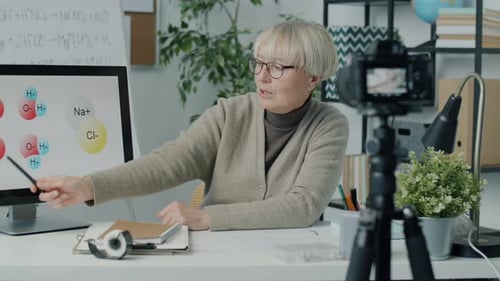 Education Vlogger Video aufnehmen für Social Media Channel Chemie mit moderner Kamera unterrichten