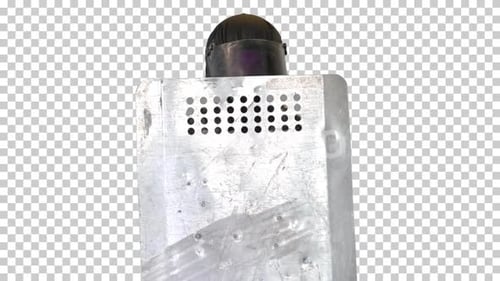 Unité de police anti-émeute marchant avec le bouclier levé, Alpha Channel