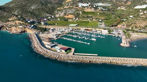 Iates no porto, vista aérea, 4 K, Alanya, Turquia